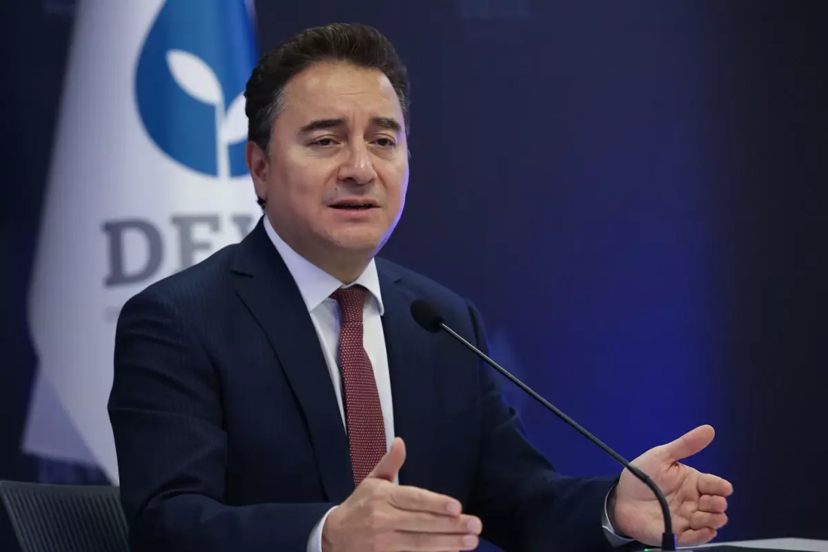 Babacan: Bir avuç insan para kazansın diye milyonlar, çok daha pahalı konutlarda oturmak zorunda